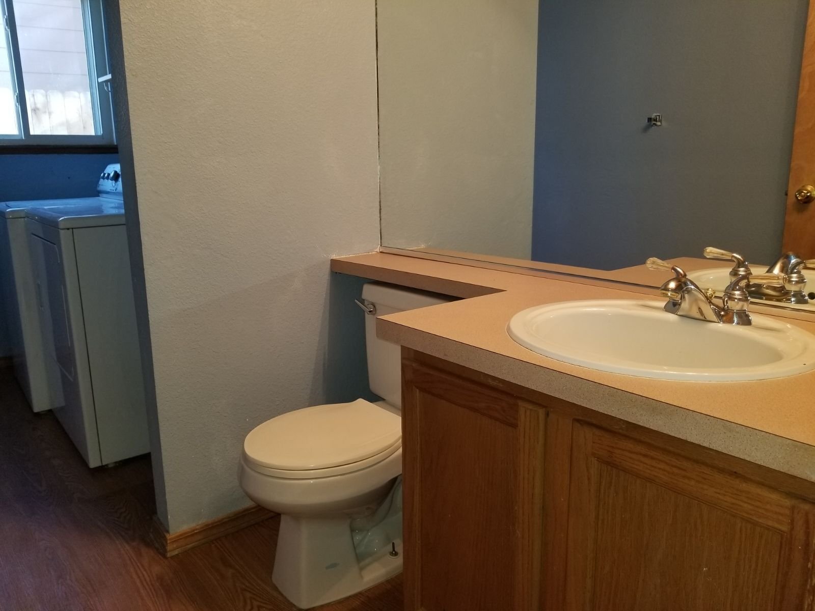 Building Photo - 1376 Coolcrest Dr