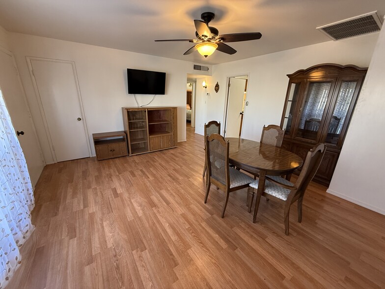 Building Photo - 10607 W El Rancho Dr