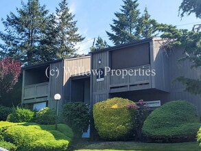 Building Photo - Two Bedroom Condo in North Tacoma