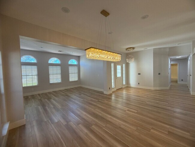 Building Photo - BEAUTIFULLY UPGRADED SINGLE FAMILY HOME - 3 BEDROOM, CORNER LOT WITH VAULTED CEILINGS