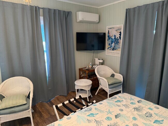 Building Photo - 3350 NE Indian River Dr