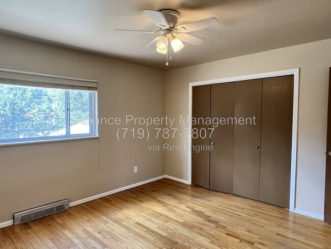 Building Photo - 1345 Pike Dr