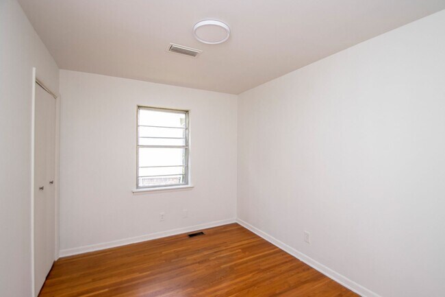 Building Photo - Welcome to a beautifully maintained 4-bedroom, 2-bathroom home located in the highly sought-after...