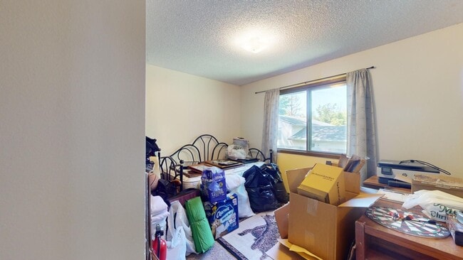 Building Photo - Quiet Area - Great Place to Call "Home"