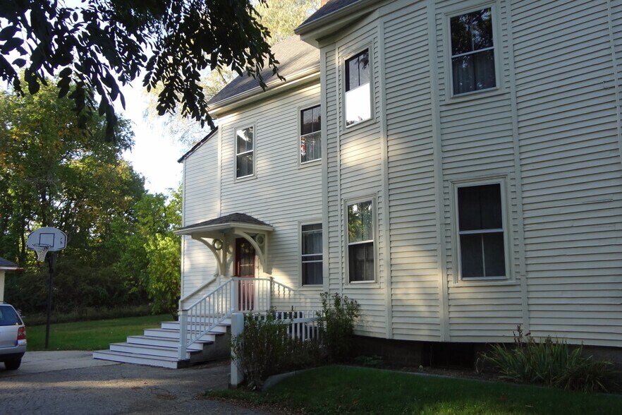 Building Photo - 172 E Main St