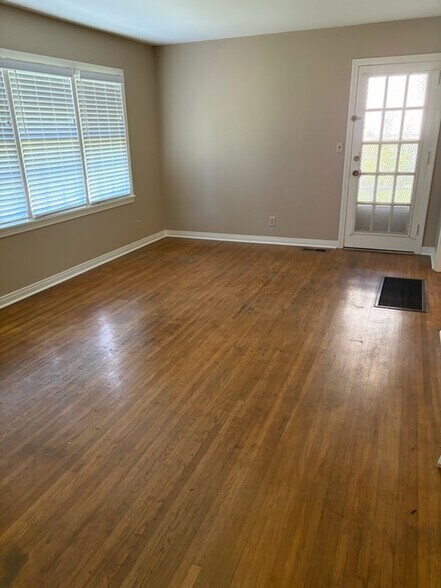 Building Photo - 621 19th Ct S