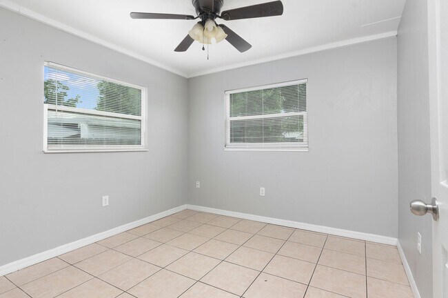 Building Photo - Charming & Rare 4-Bedroom Home in Saint Petersburg!