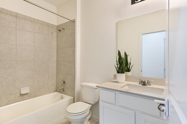 Building Photo - 8501 Looksee Ln