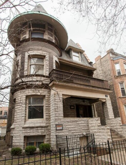 Building Photo - 847 W Wellington Ave