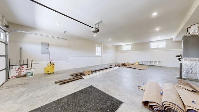 Building Photo - 529 Foxglove Ln
