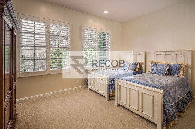 Building Photo - 3335 Caminito Daniella