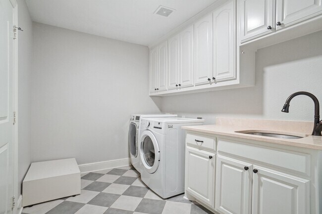 Building Photo - 13297 Roanoke Rd