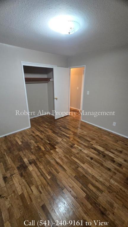 Building Photo - 3302 SW Jay Ave