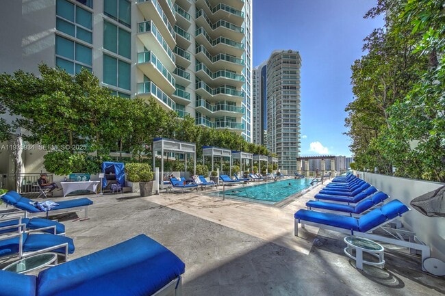 Building Photo - 250 Sunny Isles Blvd