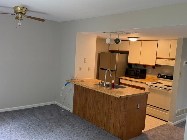 Building Photo - 120 Whitburn Pl