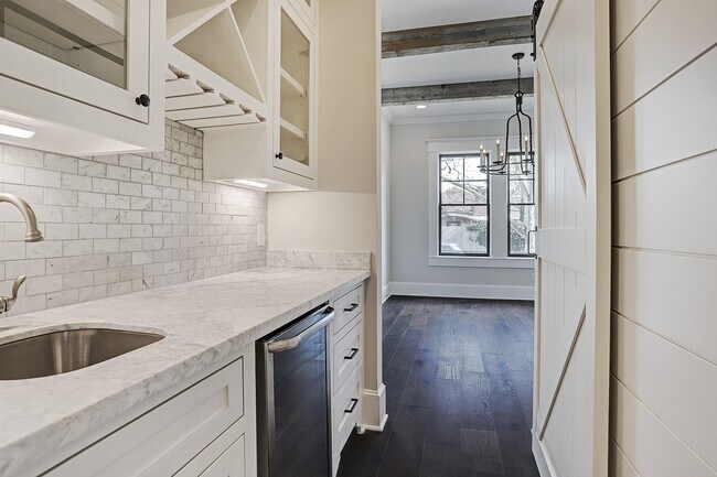 Building Photo - 1901 Bradshaw St