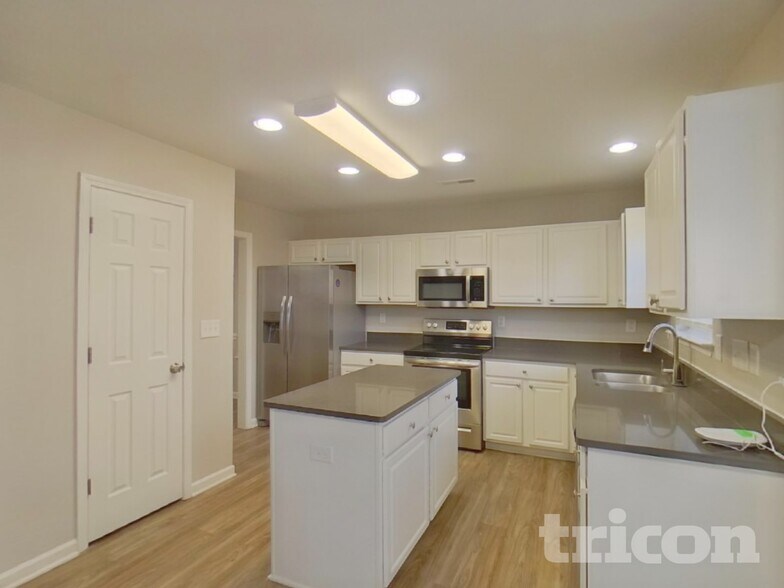 Building Photo - 1916 Lexington Ave