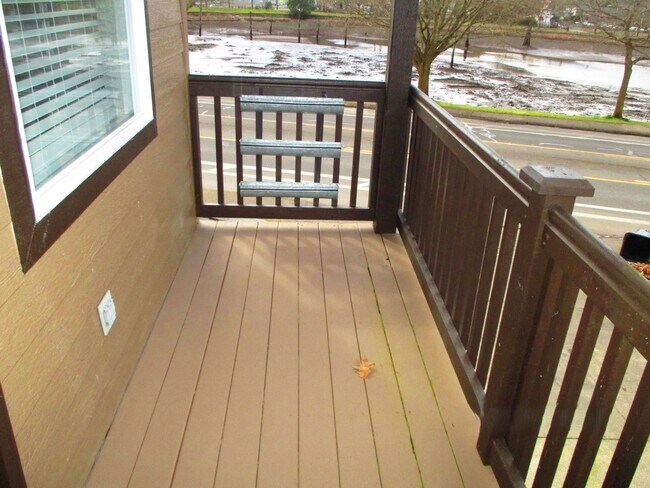 Building Photo - Becker-330/332