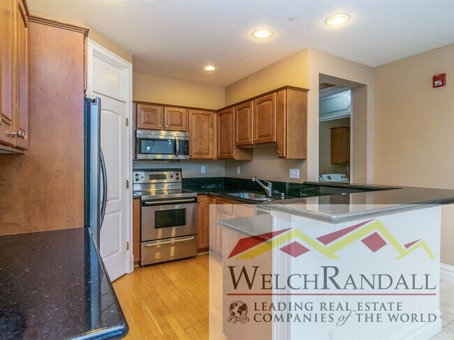 Building Photo - Spacious 2-Bedroom Condo in Prime Downtown...