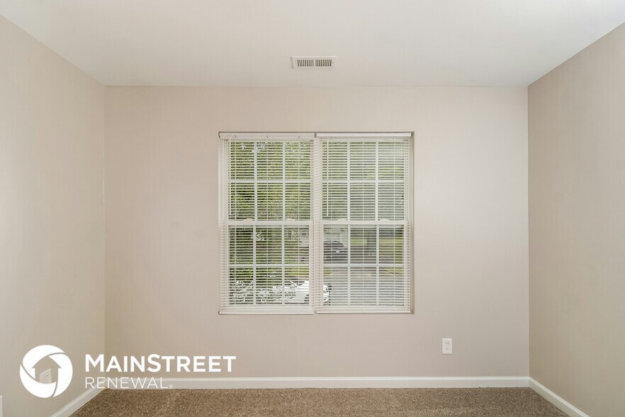 Building Photo - 3921 Springbrook Dr