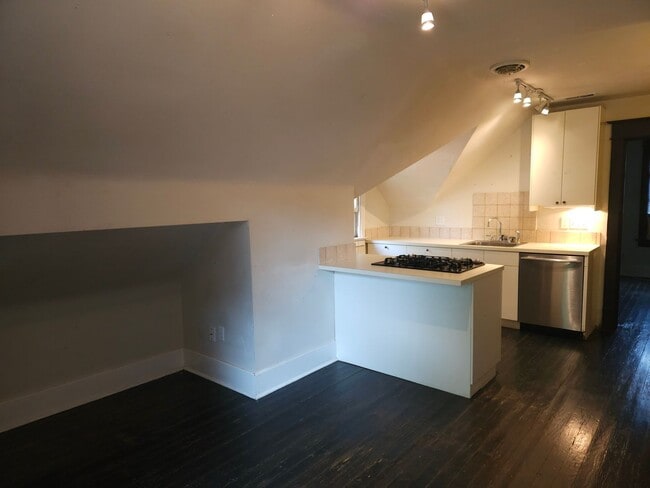 Building Photo - 318-320 W Myrtle