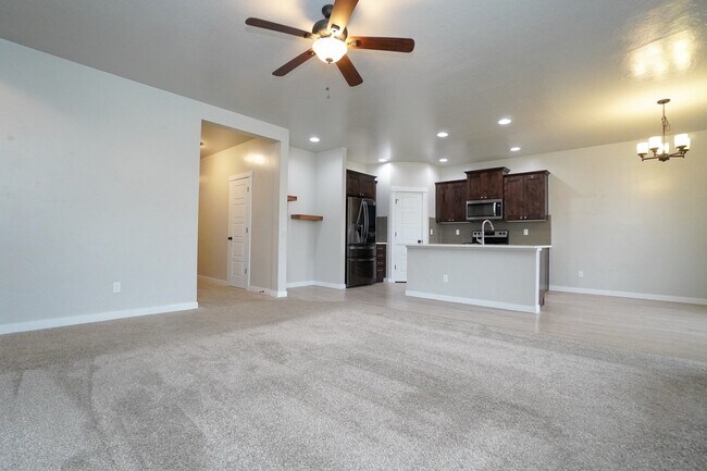 Building Photo - 1187 W Davenport St