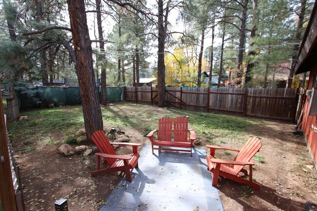 Primary Photo - Cute Mountainaire home