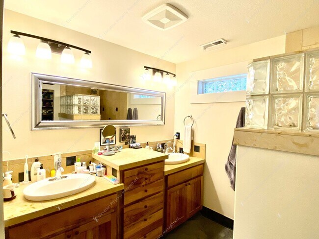 Building Photo - Unfurnished 4BR - 2.5BA NWX Corner Lot Pri...