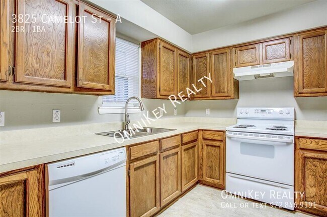 Building Photo - 3825 Camelot St