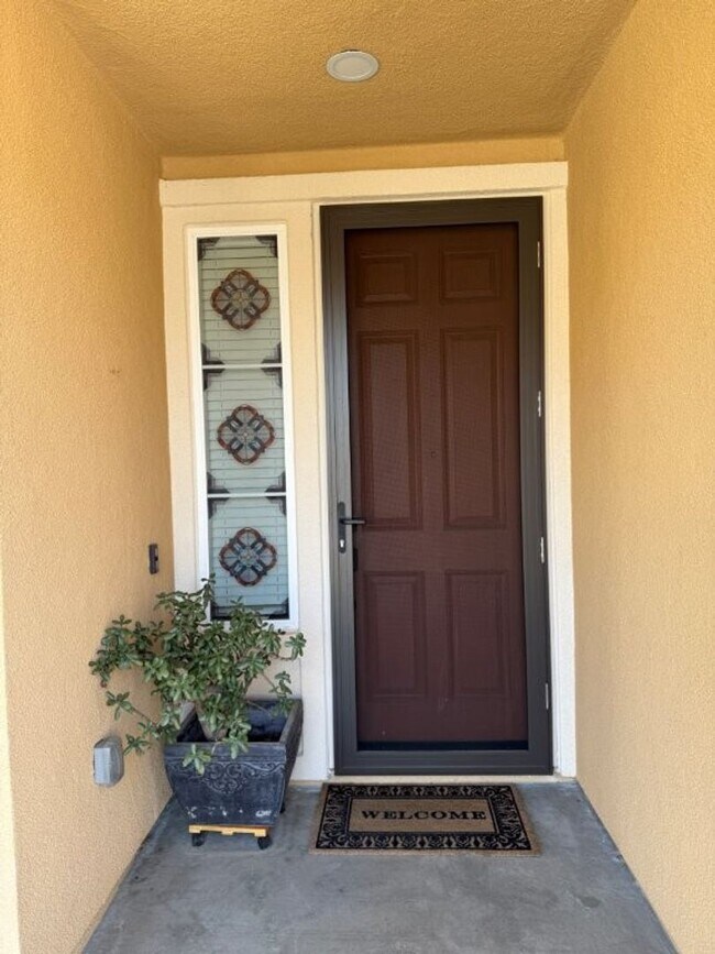 Building Photo - Newer Modern 4 Bedroom 3.5 Bath w/ Bedroom...