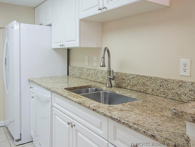 Building Photo - 100 Crestwood Ct N