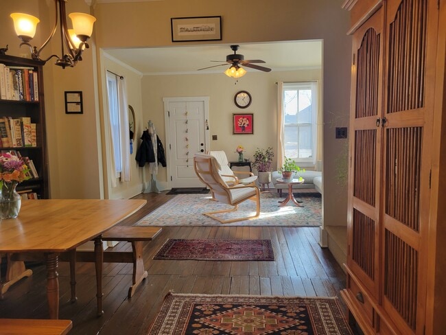 Building Photo - 420 St John St