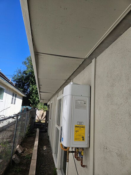 commercial grade energy efficient tankless water heater - 3657 Broadmoor Blvd