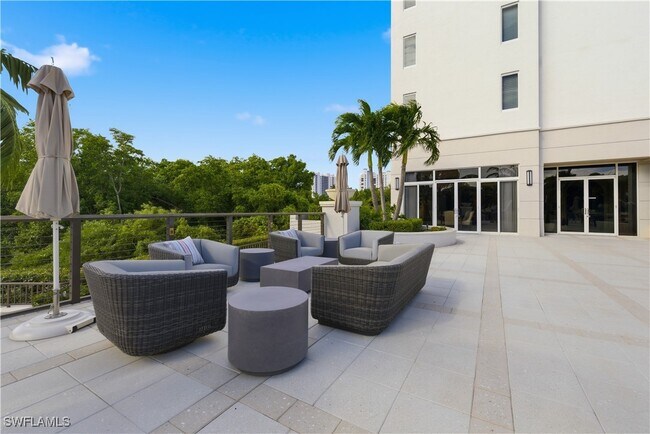 Building Photo - 8990 Bay Colony Dr