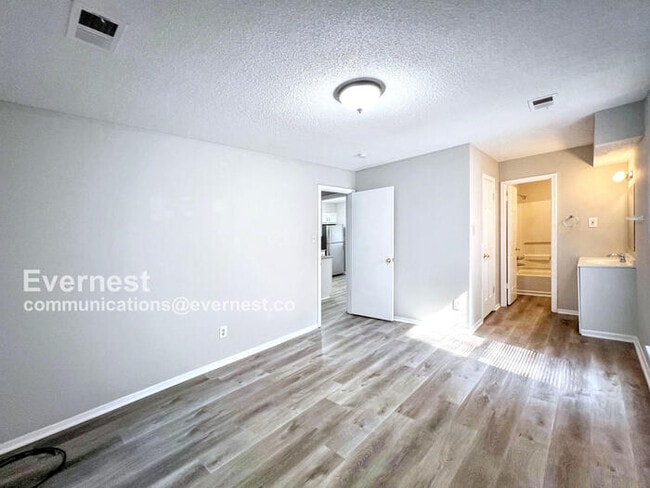 Building Photo - 3760 Heathcliff Dr