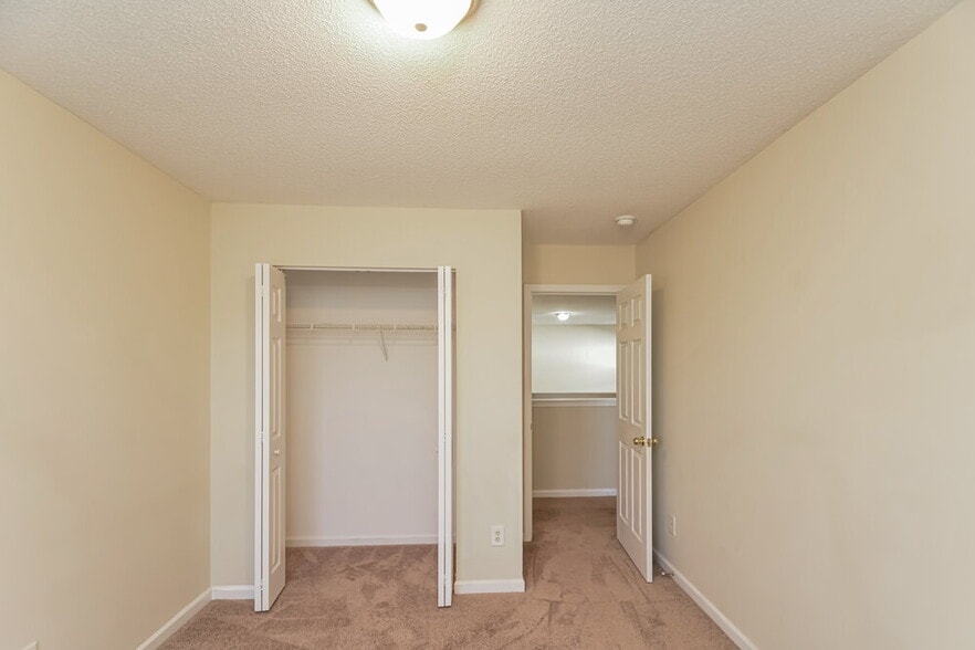 Building Photo - 57 Valleyfield Dr