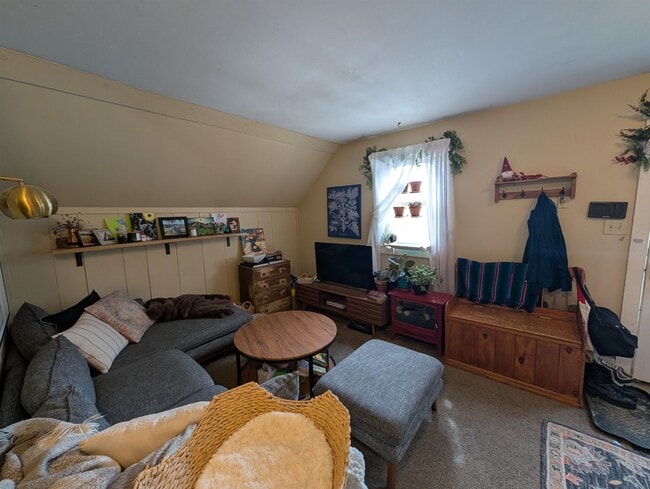 Building Photo - 73 Highland St