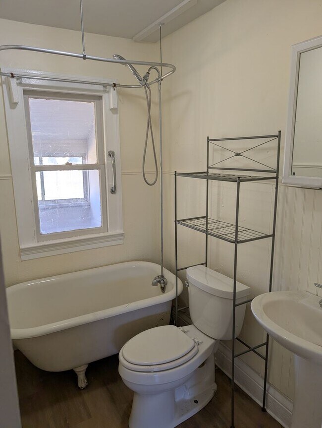 Building Photo - 114-116 Depew St