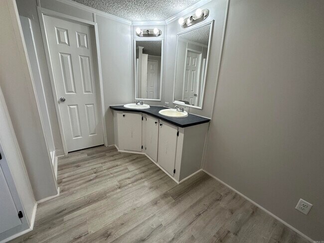 Building Photo - 2712 Spring St