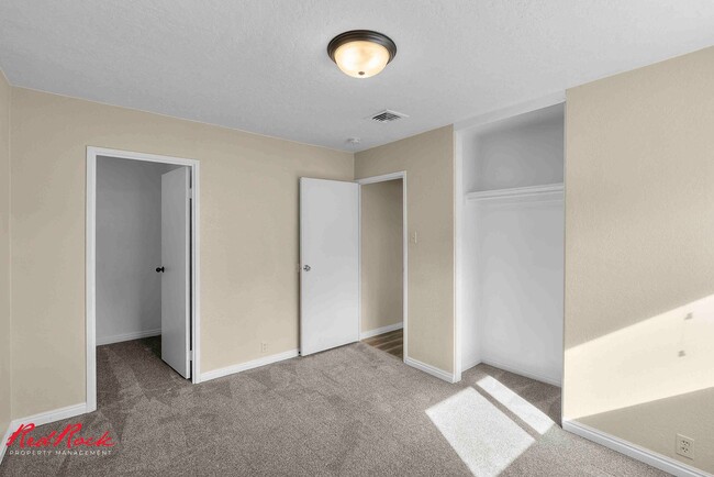 Building Photo - 1190 Pinecone Dr