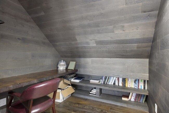 Building Photo - 719 E 2nd St