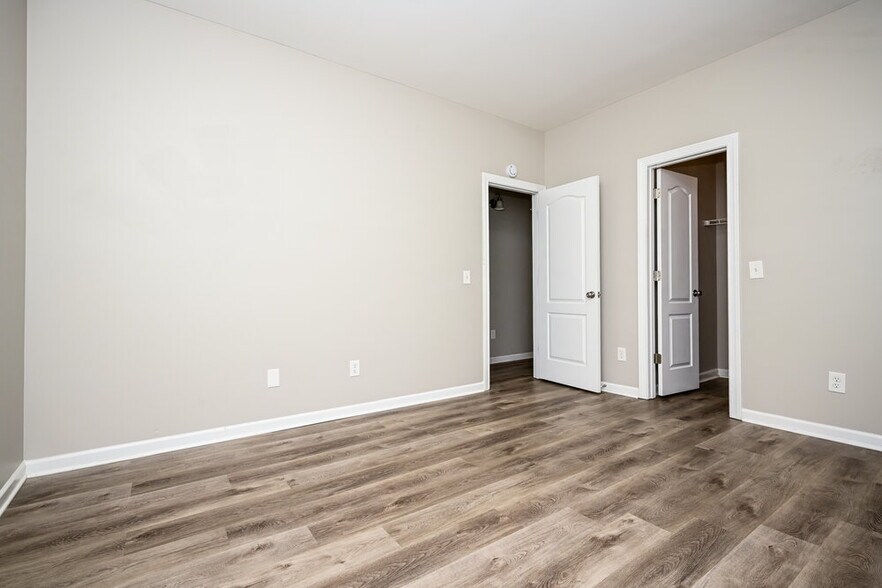 Building Photo - 332 Southgate Dr