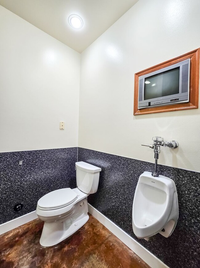 Building Photo - Spacious 3BD Rambler
