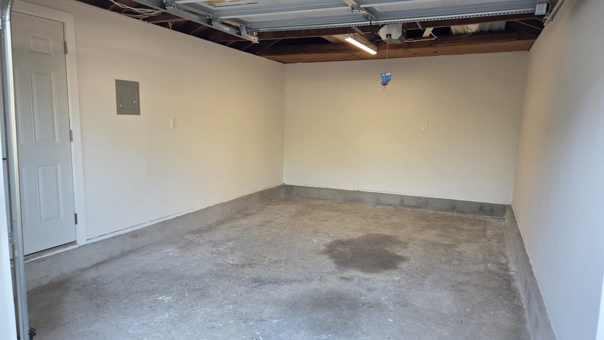 Building Photo - 413 Hickory Ln