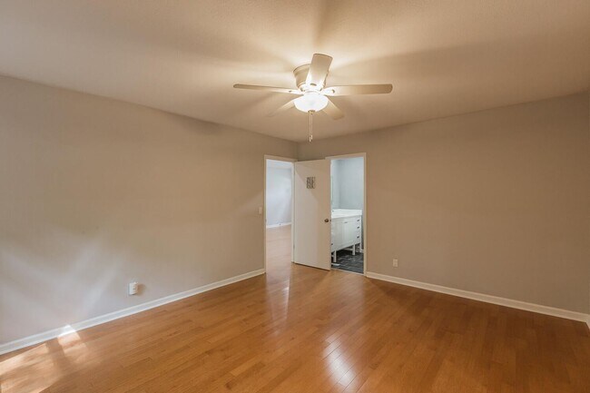 Building Photo - 3 bedroom updated home in a quiet, peaceful setting!