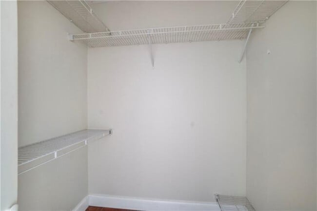 Building Photo - 9769 Riverside Dr