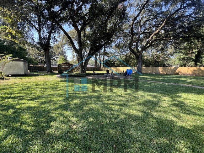 Building Photo - 616 Lakeshore Dr