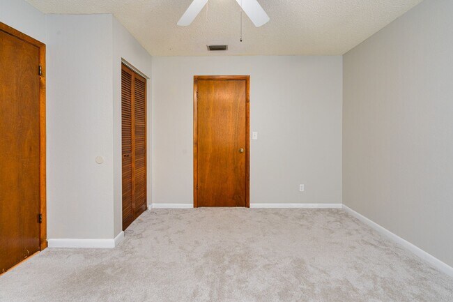 Building Photo - Townhome in the heart of Ormond Beach