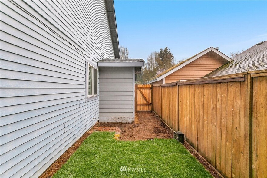 Building Photo - 18312 NE 92nd Ct