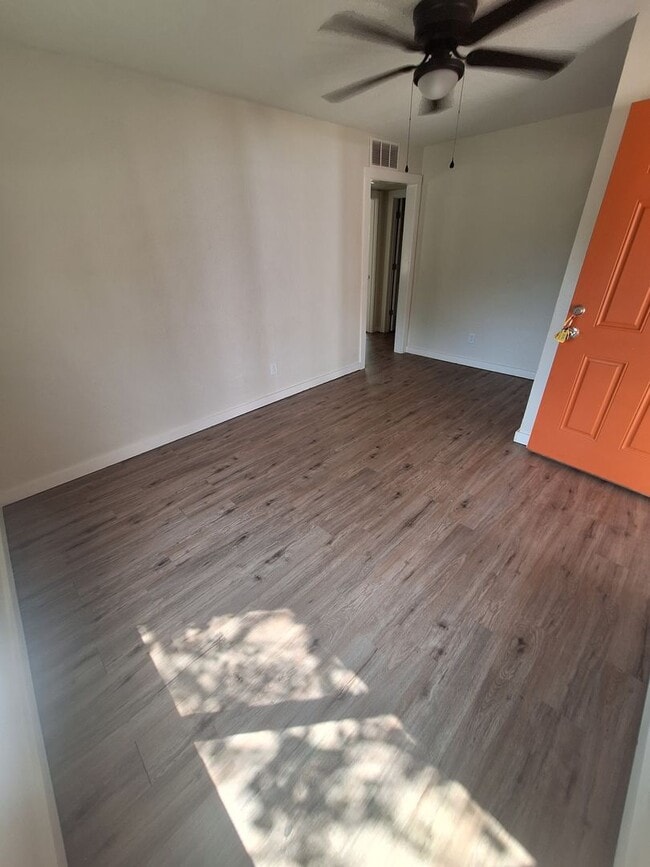 Building Photo - 3 bedroom, 1 bath